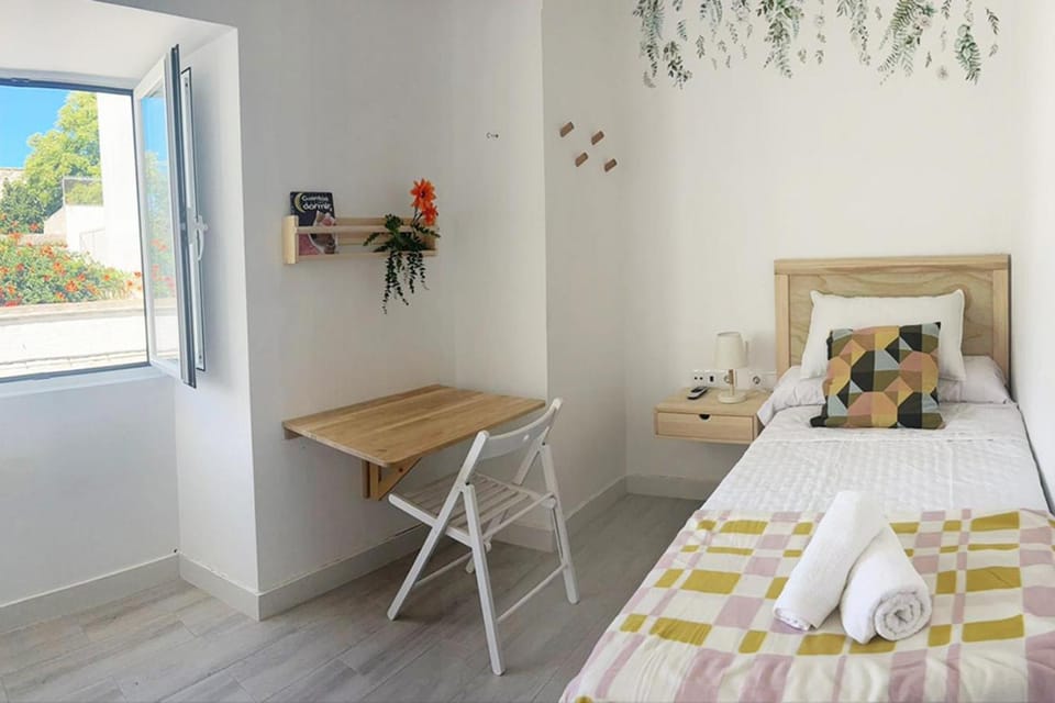 Photo of the whole room, Bedroom, towels