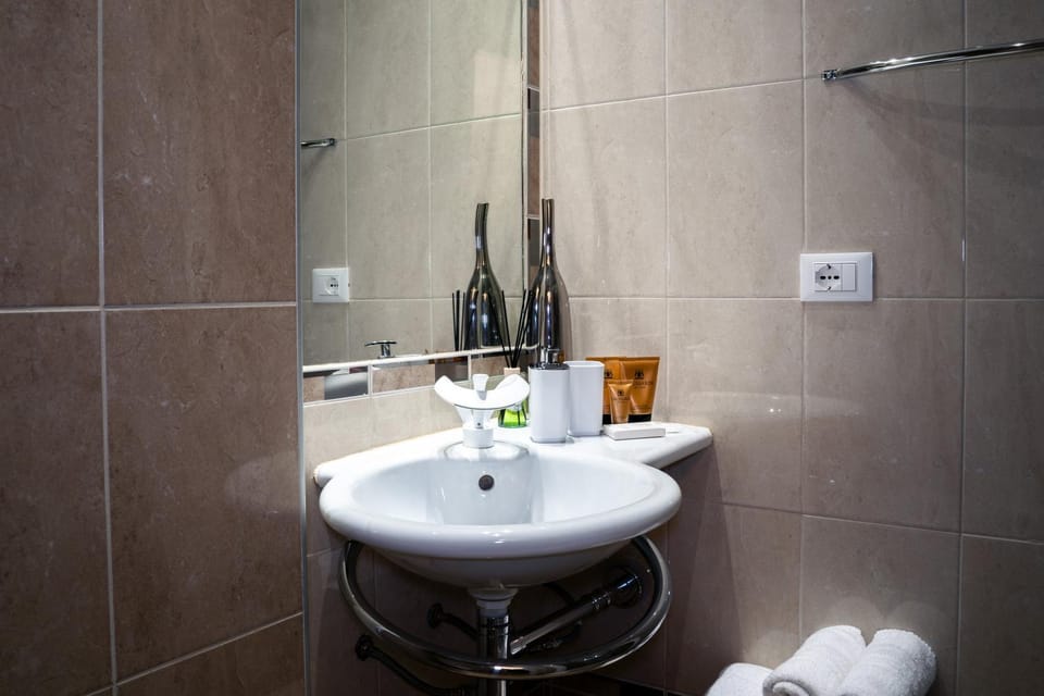 Shower, Bathroom, towels