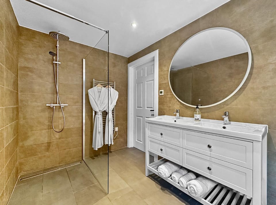 Shower, Bathroom, towels