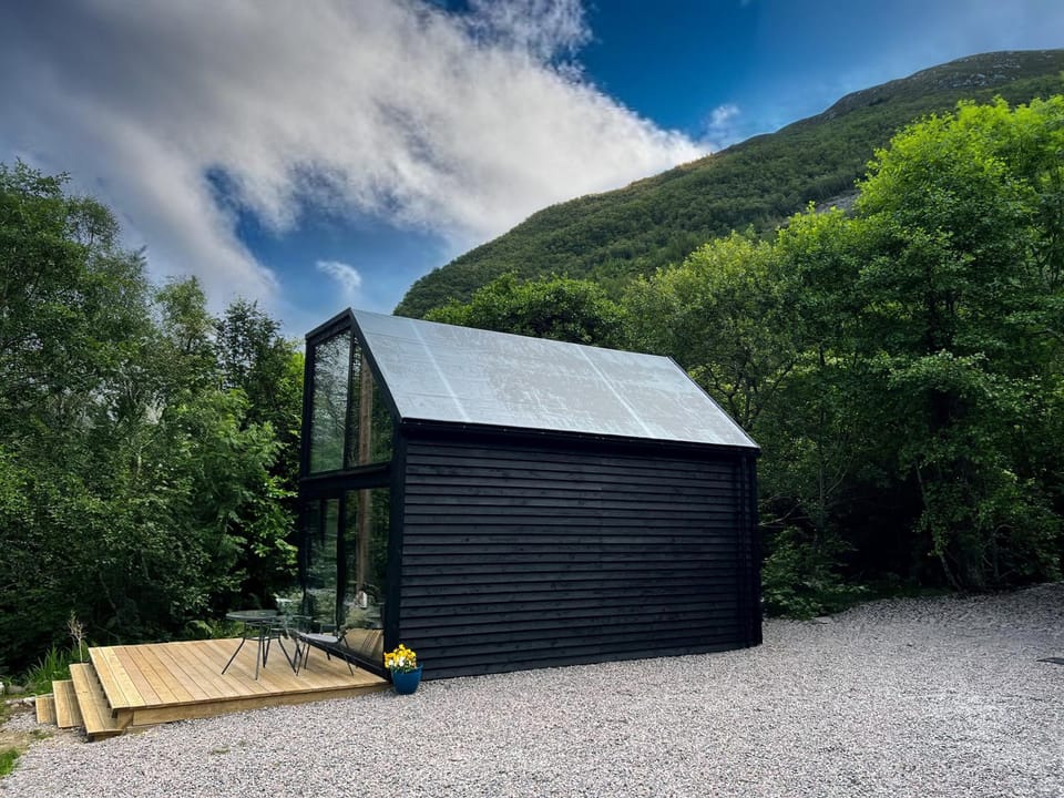 Property building, Patio, Day, Natural landscape, Mountain view