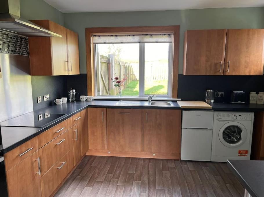 Coffee/tea facilities, Kitchen or kitchenette, dishwasher, oven, pet friendly, stove, washing machine
