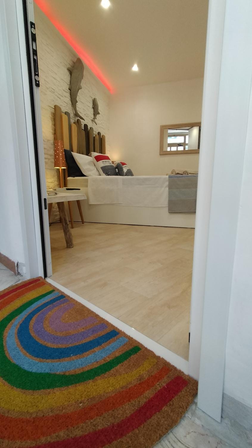 Bed, Photo of the whole room, Seating area, Bedroom