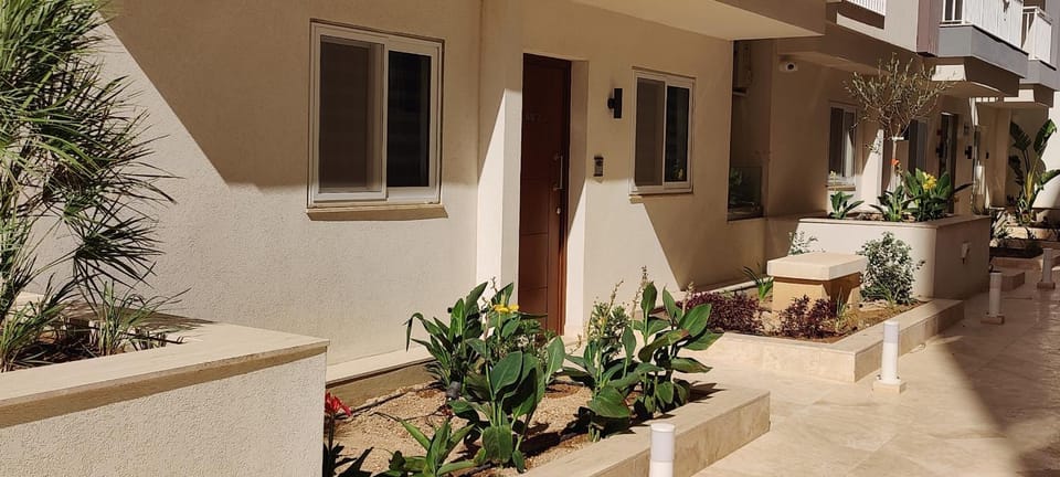 Property building, Patio, Day, Garden, Garden view