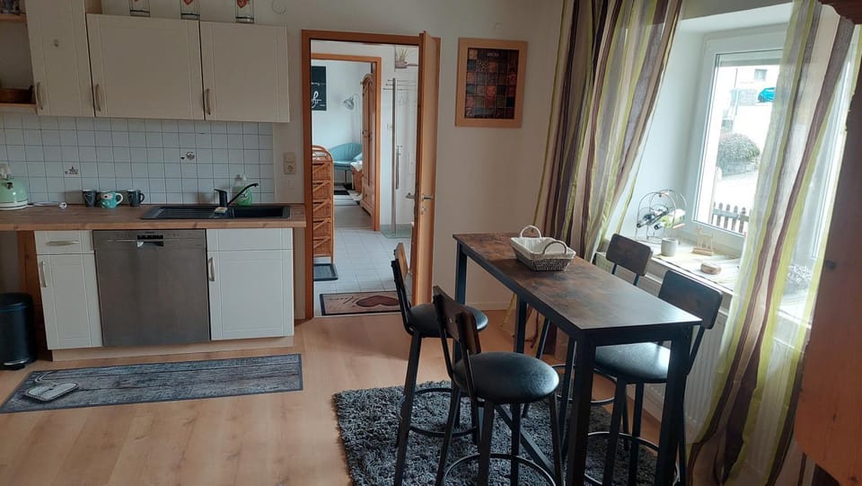 Kitchen or kitchenette, Dining area, dishwasher