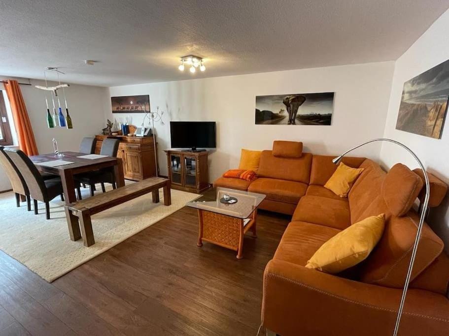 TV and multimedia, Living room, Seating area, Evening entertainment