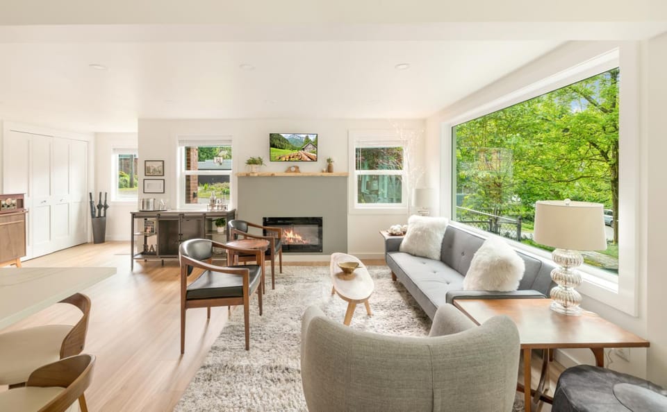 Creekside family house w yoga deck House in Lake City