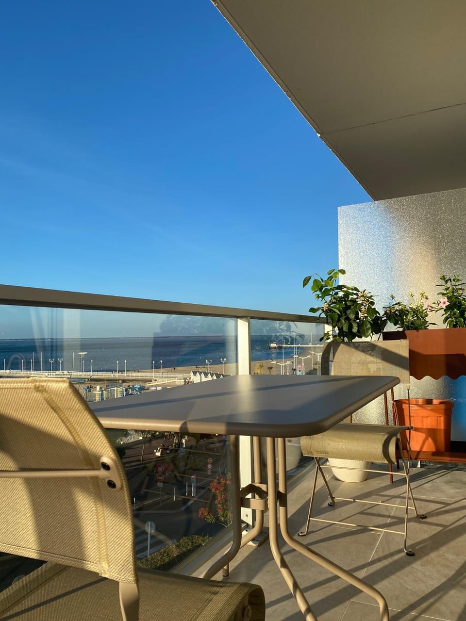Patio, Day, Dining area, Sea view