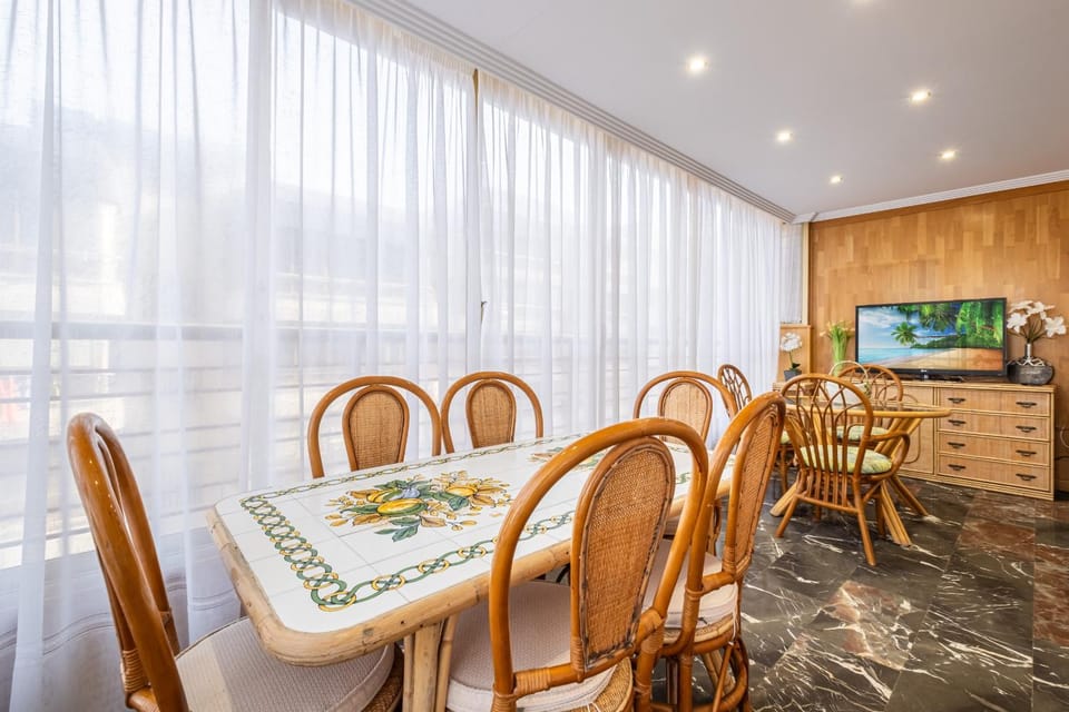 TV and multimedia, Living room, Dining area