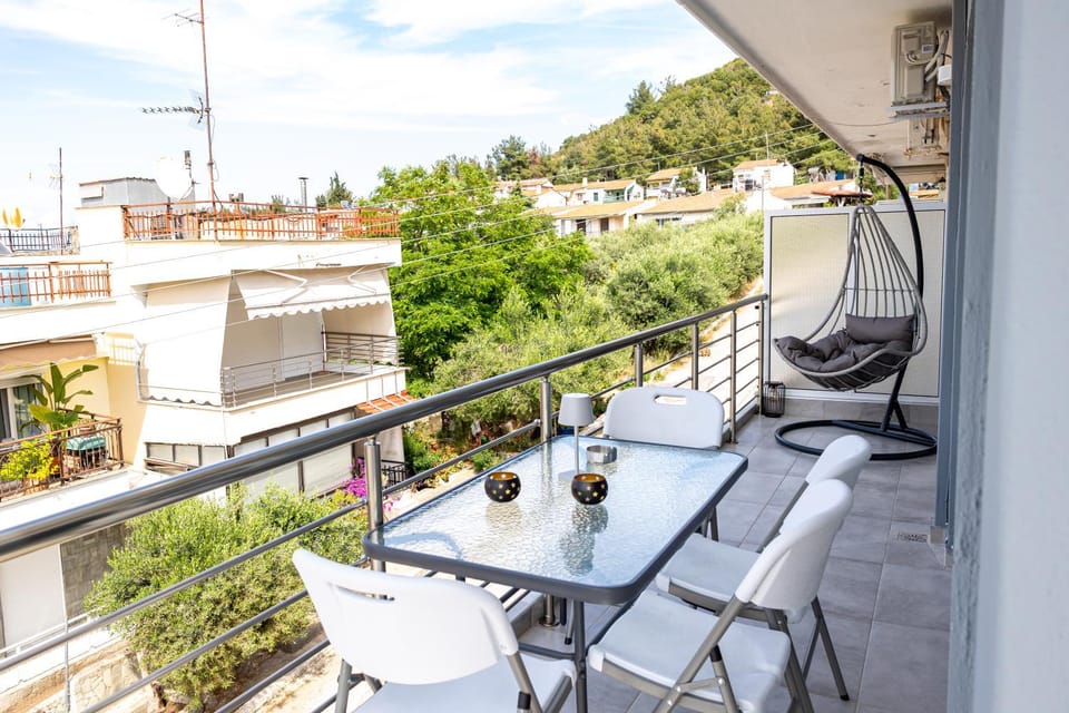 Patio, Day, View (from property/room), Balcony/Terrace