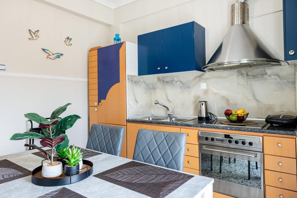 Kitchen or kitchenette, Dining area, stove