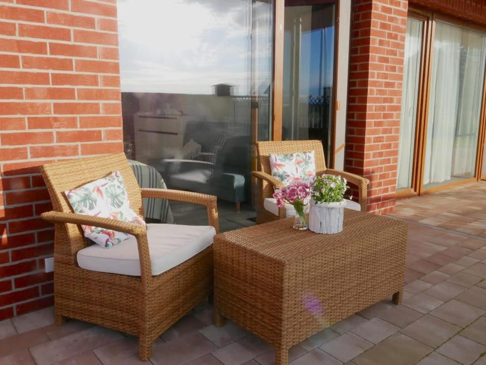Patio, Balcony/Terrace, Seating area