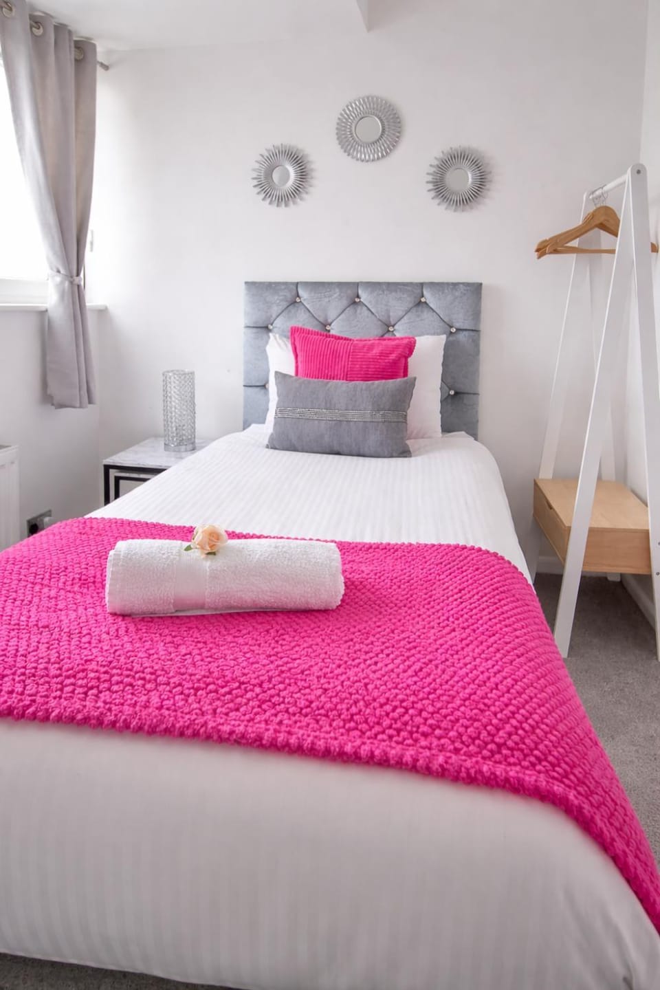 That's Amore House 3 bedroom house with parking walking distance to Sandbach town House in England