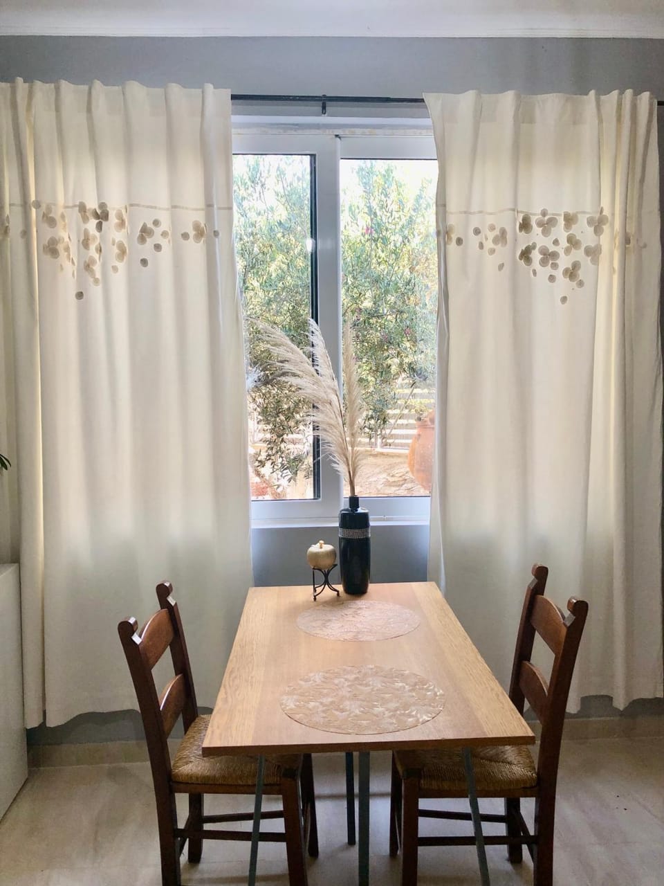 Seating area, Dining area