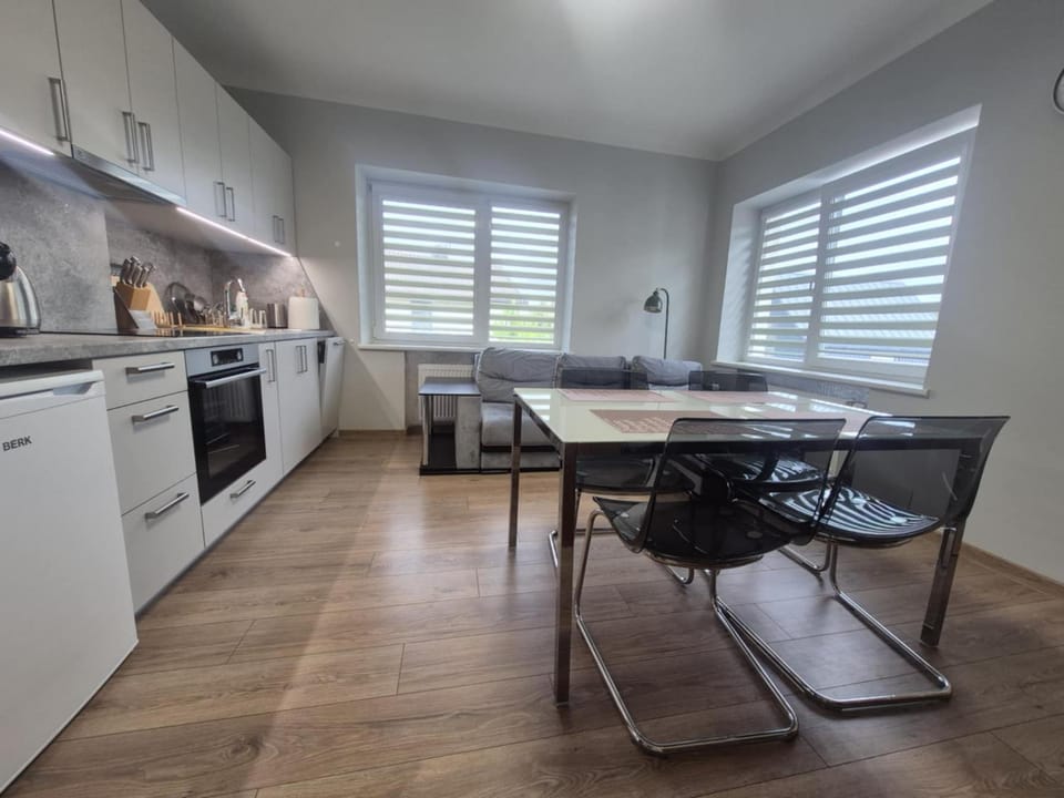 Kitchen or kitchenette, Parking, dishwasher, oven, pet friendly, stove