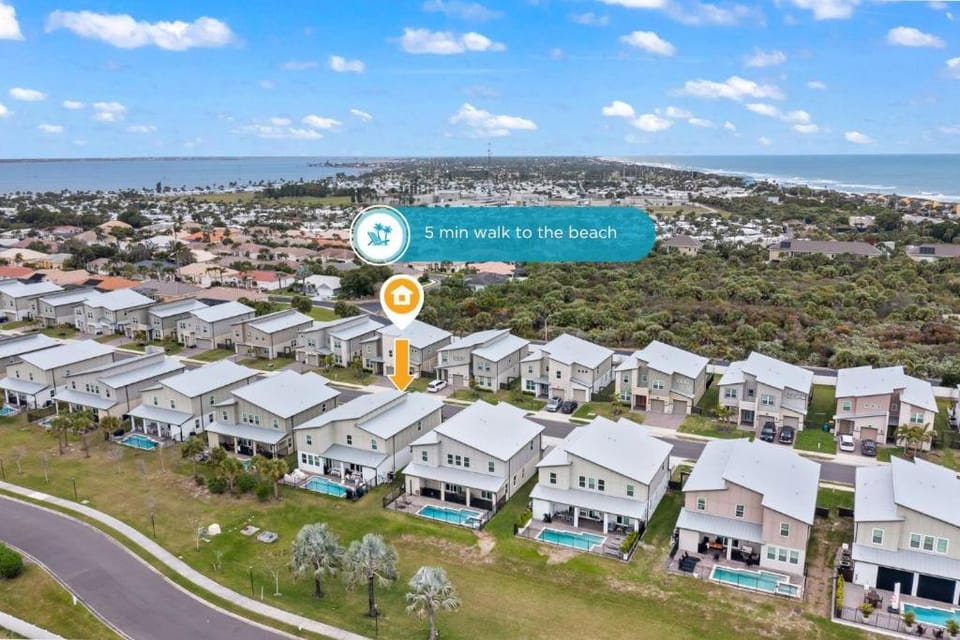 Property building, Day, Neighbourhood, Bird's eye view, City view, Street view, Location