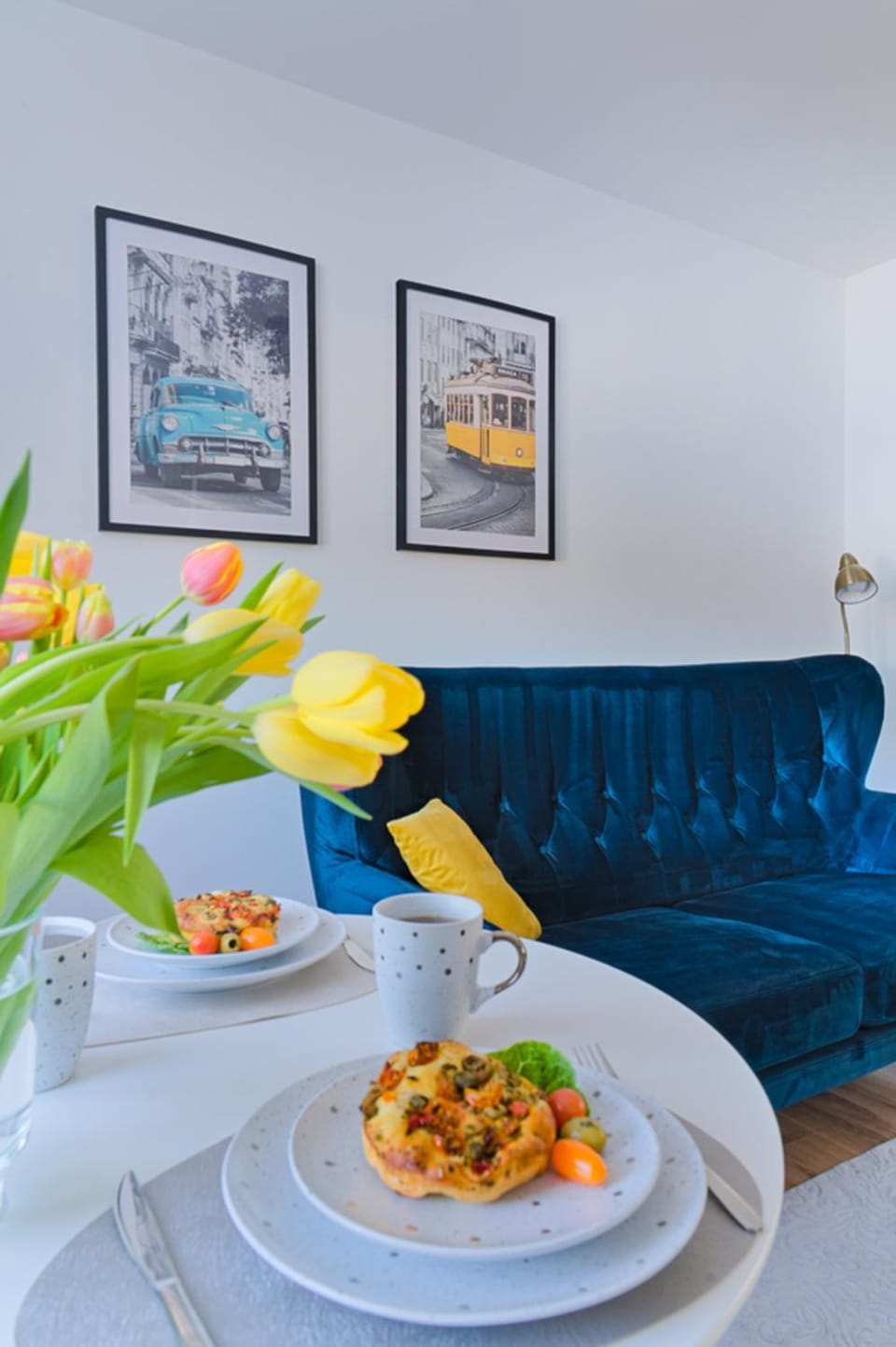 Living room, Seating area, Food, Breakfast
