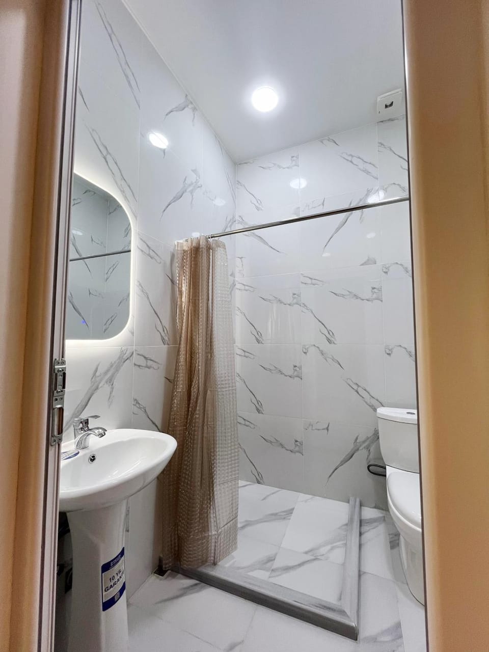 Shower, Toilet