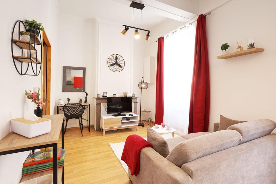 TV and multimedia, Kitchen or kitchenette, Living room, Seating area, Dining area