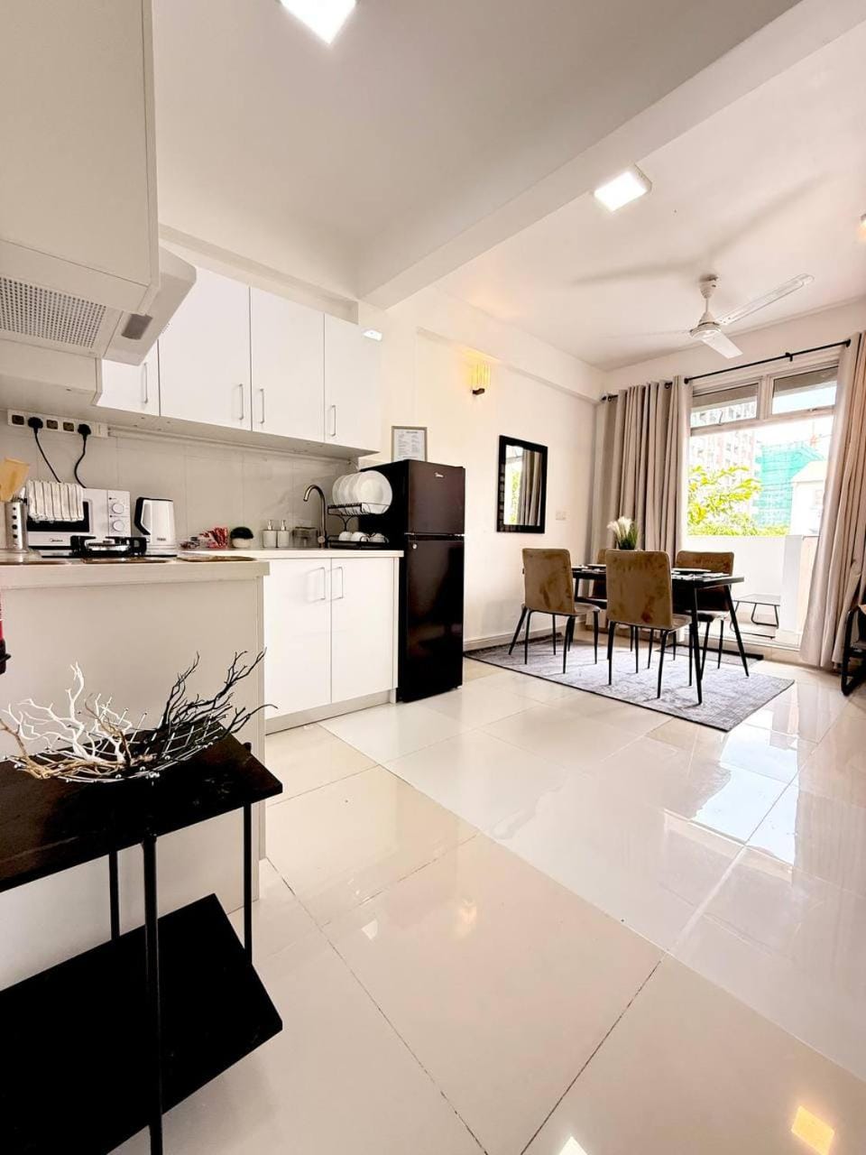 Kitchen or kitchenette, Dining area