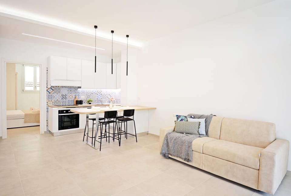Kitchen or kitchenette, Living room, Seating area, Dining area, oven, pet friendly, stove