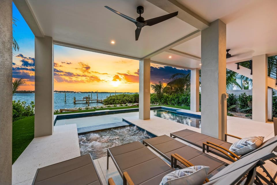 Tropic Like Its Hot House in Bradenton Beach