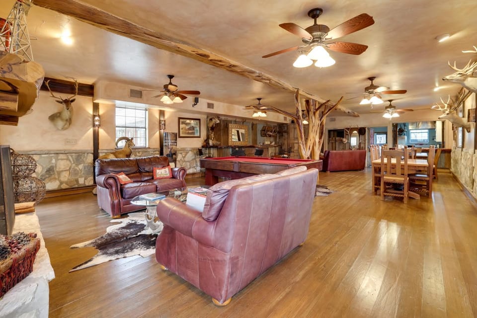 Rural Texas Villa w/ Hot Tub - Horses Welcome! Villa in Texas