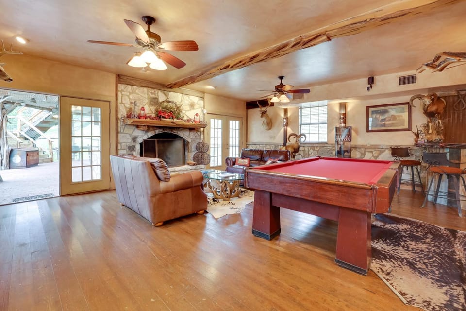 Rural Texas Villa w/ Hot Tub - Horses Welcome! Villa in Texas