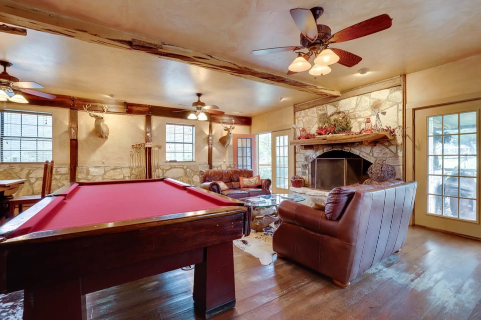 Rural Texas Villa w/ Hot Tub - Horses Welcome! Villa in Texas