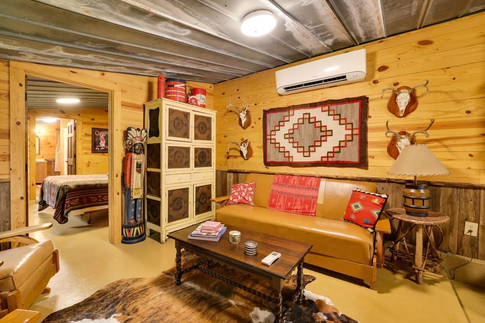 Rural & Horse-Friendly Cabin ~ 24 Mi to Bandera! Cabin in Rio Grande