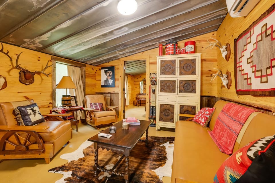 Rural & Horse-Friendly Cabin ~ 24 Mi to Bandera! Cabin in Rio Grande