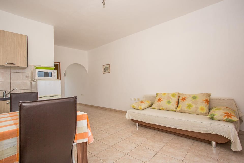 Kitchen or kitchenette, Living room, Seating area