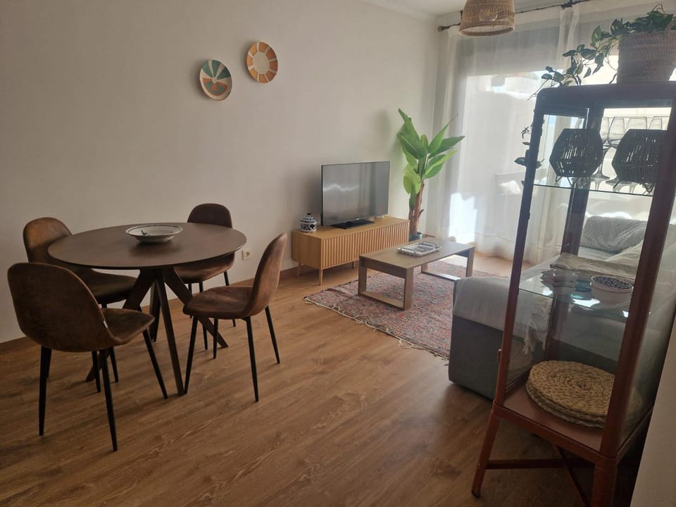Communal lounge/ TV room, Living room, Dining area