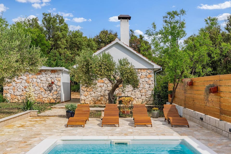 Excellent villa! Private forest and pool,near sea Villa in Šibenik-Knin County, Croatia