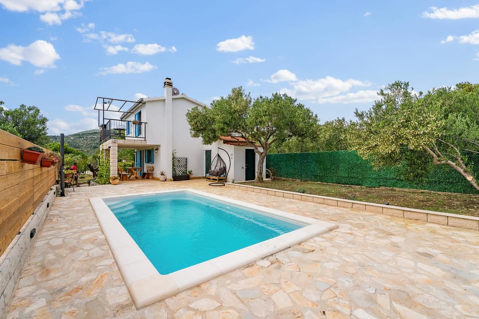 Excellent villa! Private forest and pool,near sea Villa in Šibenik-Knin County, Croatia