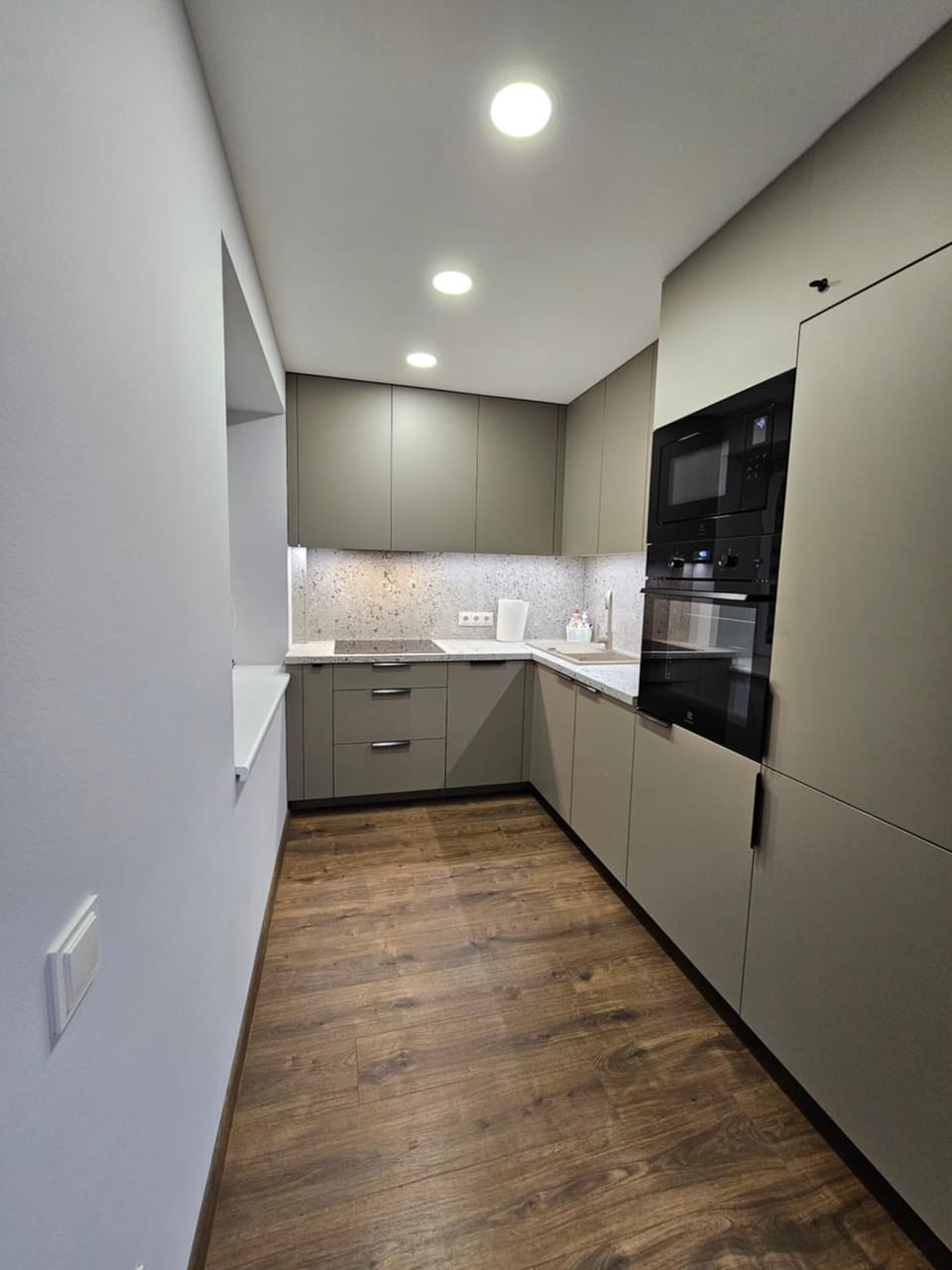 Kitchen or kitchenette, dishwasher, oven, stove