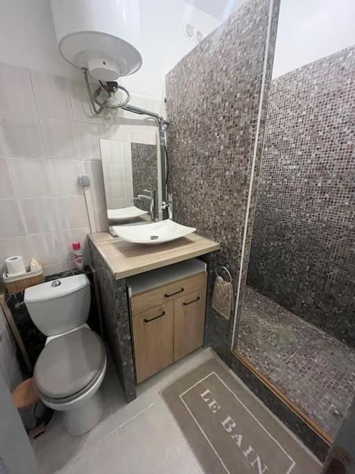 Shower, Toilet, Bathroom