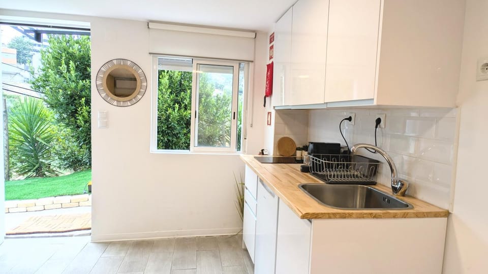 Coffee/tea facilities, Kitchen or kitchenette, minibar, stove, toaster