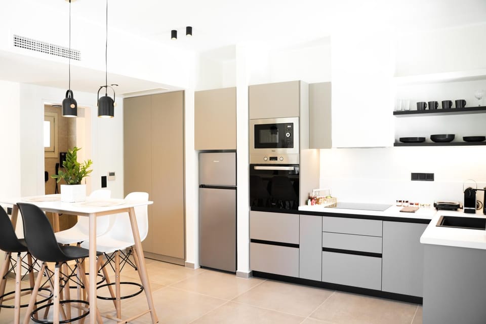 Kitchen or kitchenette, Dining area, oven, stove