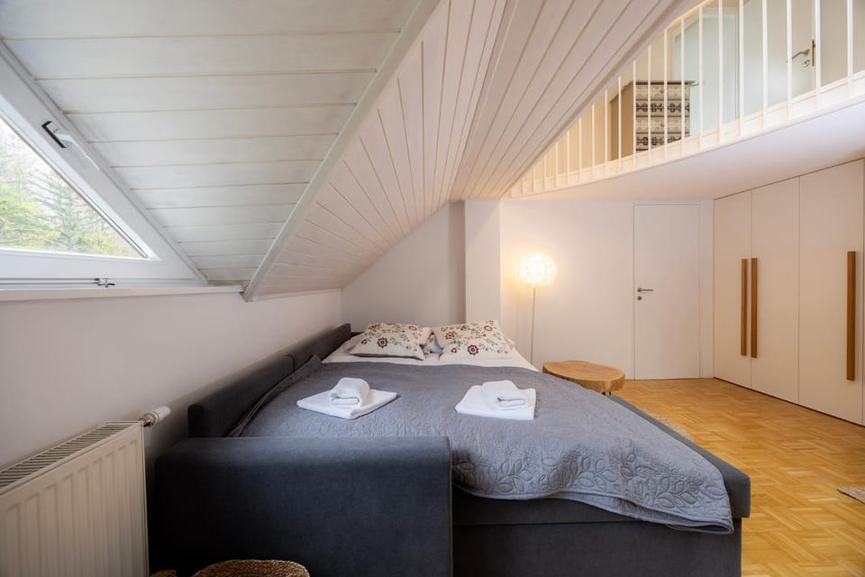 Bed, Living room