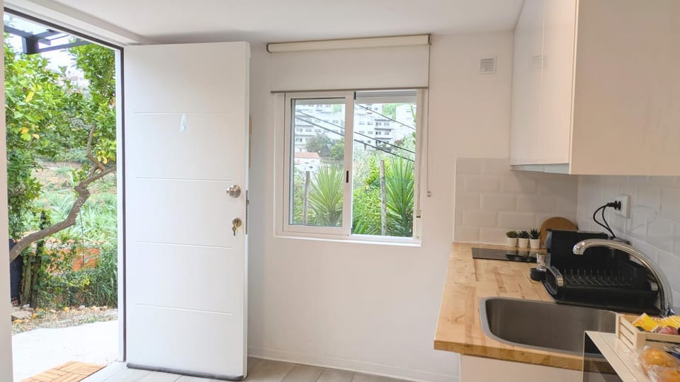 Garden, Coffee/tea facilities, Kitchen or kitchenette, Garden view, minibar