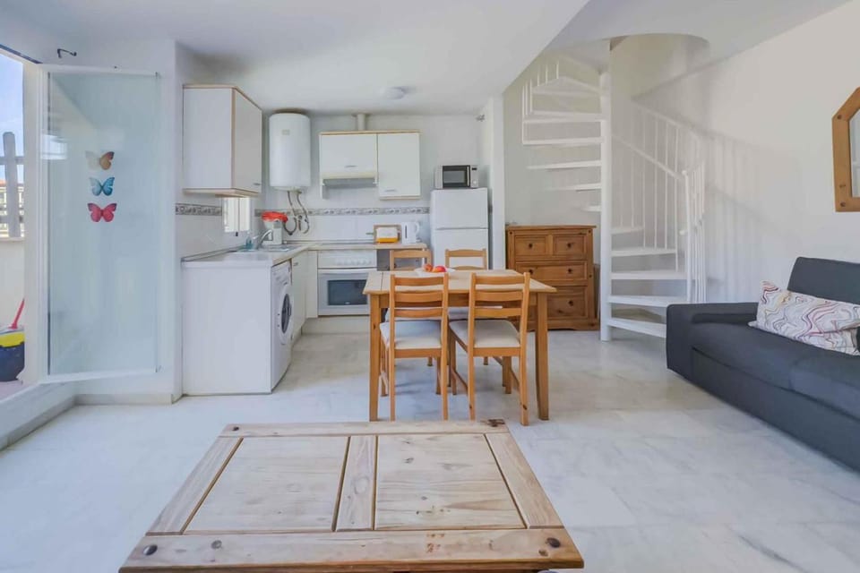 3 Bed Apartment Sleeps 5 - 2 Pools - Smart Tv Apartment in Fuengirola