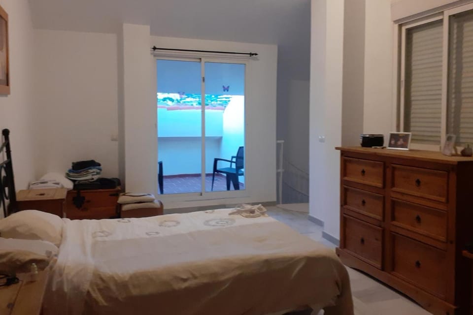 3 Bed Apartment Sleeps 5 - 2 Pools - Smart Tv Apartment in Fuengirola