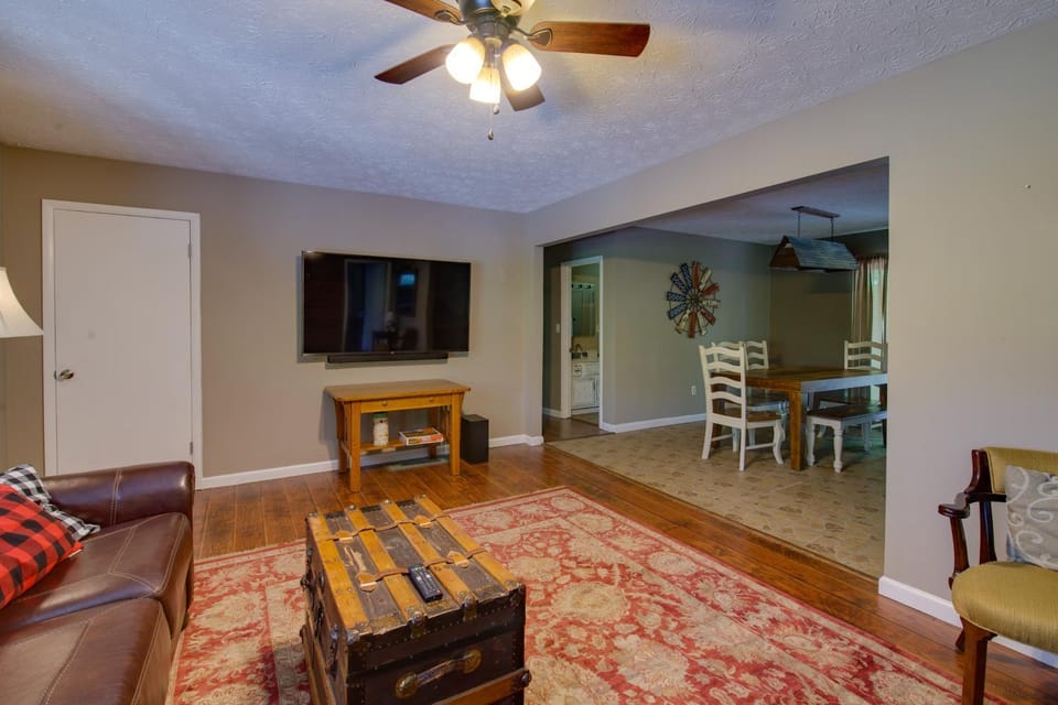 Gray Vacation Rental w/ Deck + Pond Access! House in Kentucky