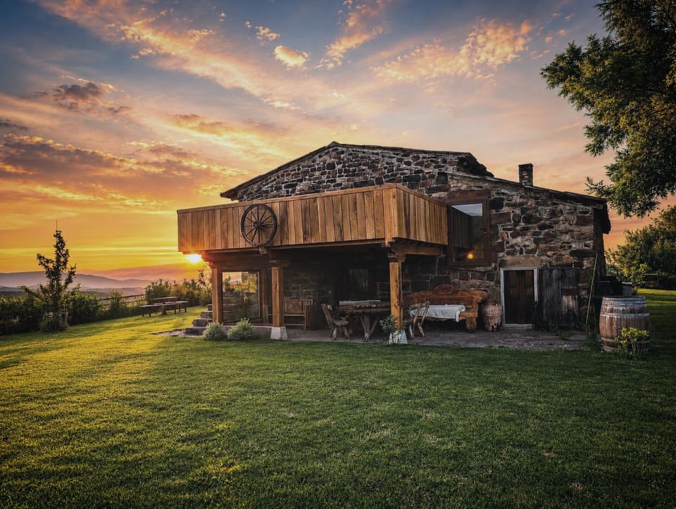 Property building, Spring, Day, Natural landscape, Garden, Garden view, Sunset