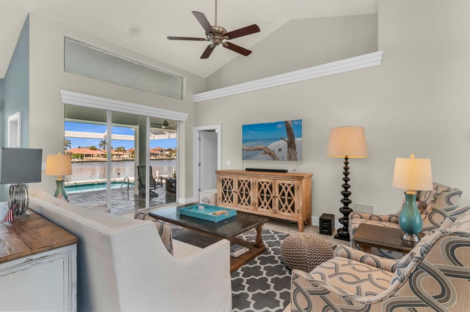 A Returning Waterfront Favorite I Wide Water Views House in Marco Island
