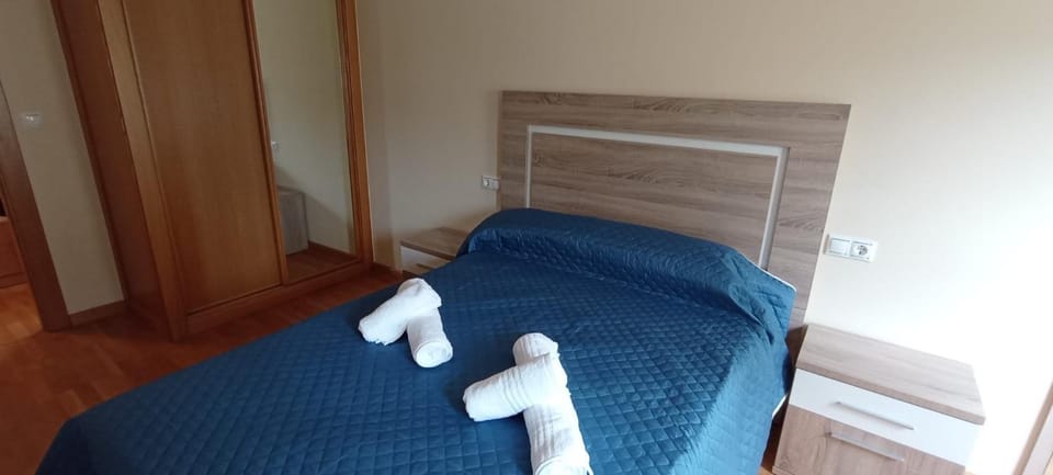 Bed, Bedroom, towels, wardrobe