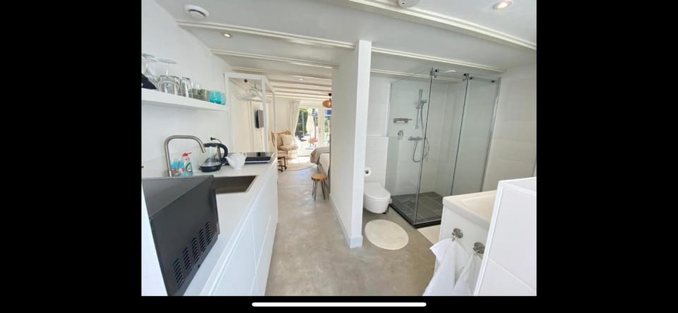 Bathroom, Kitchen or kitchenette