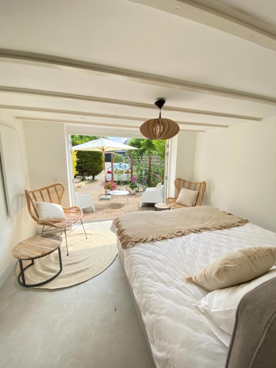 Bed, Living room, Bedroom