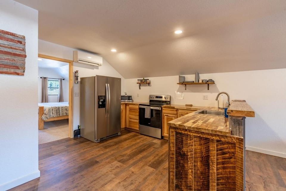 Gold VC Custer`s Loft House in West Custer Township