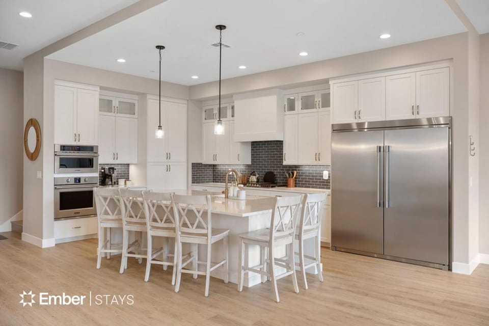 The Solace at Desert Color by Ember Stays House in St George